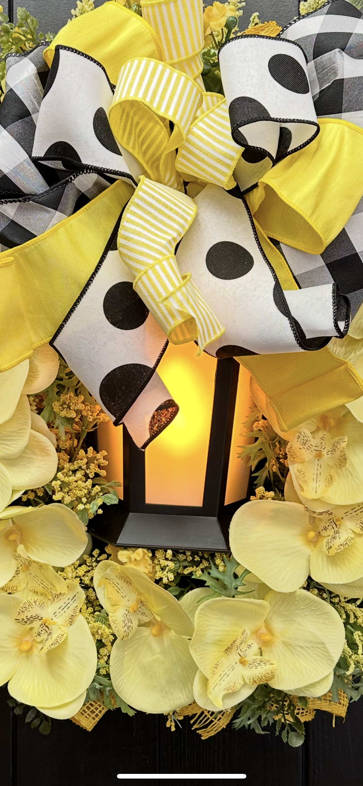 Yellow Wreath With Lantern