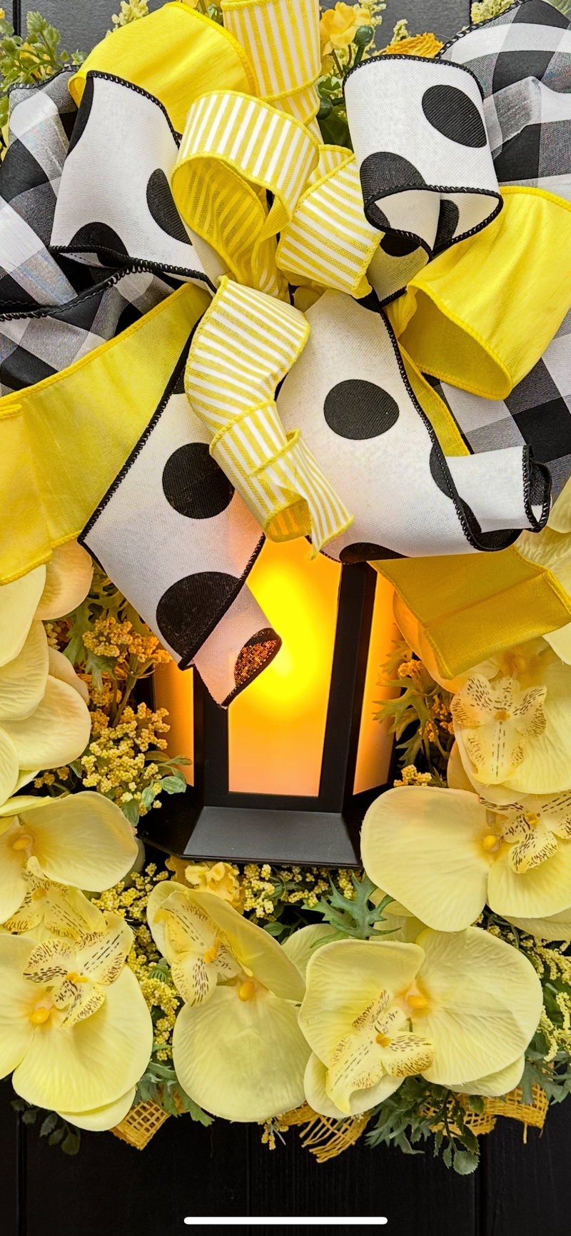 Yellow Wreath With Lantern