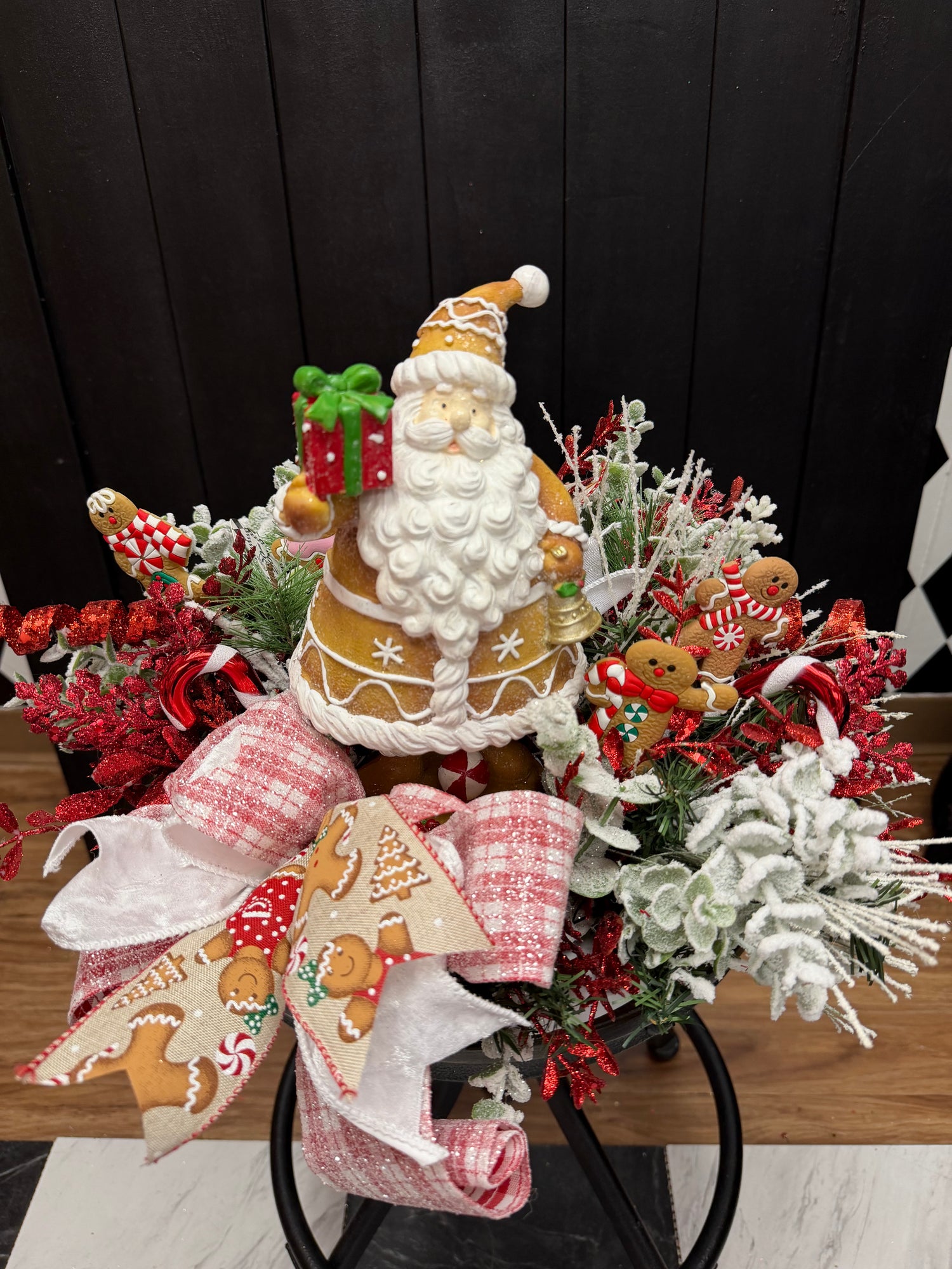 Gingerbread Santa Centerpiece